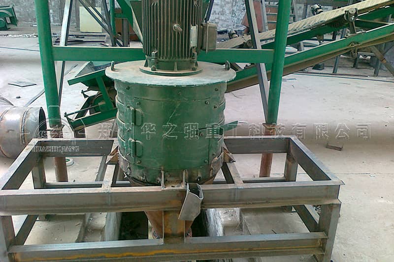 內(nèi)蒙五原有機(jī)肥設(shè)備生產(chǎn)線現(xiàn)場 內(nèi)蒙五原有機(jī)肥設(shè)備生產(chǎn)線現(xiàn)場